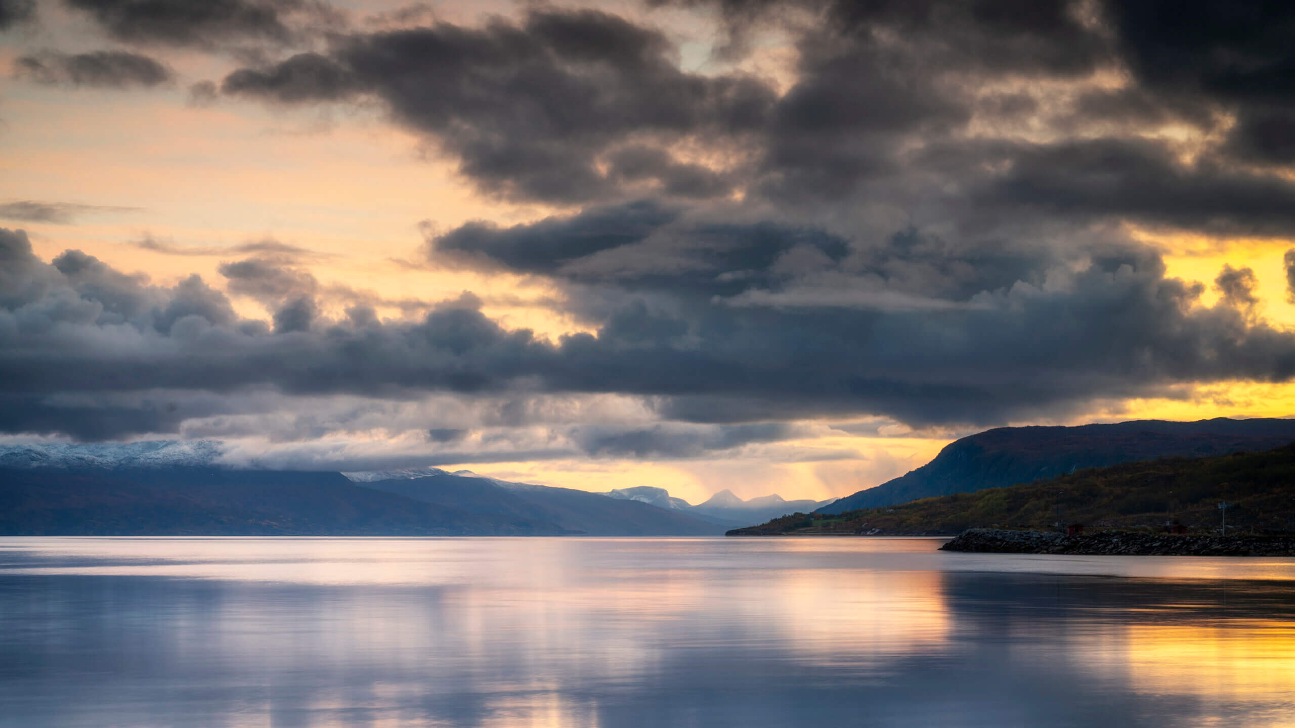 Day vs night photo by Joakim Jormelin